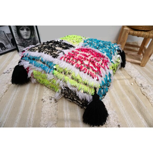 Handmade Moroccan Wedding Blanket Pouf: Berber Tassel Floor Pillow 03YL0495 - Picture 4 of 10